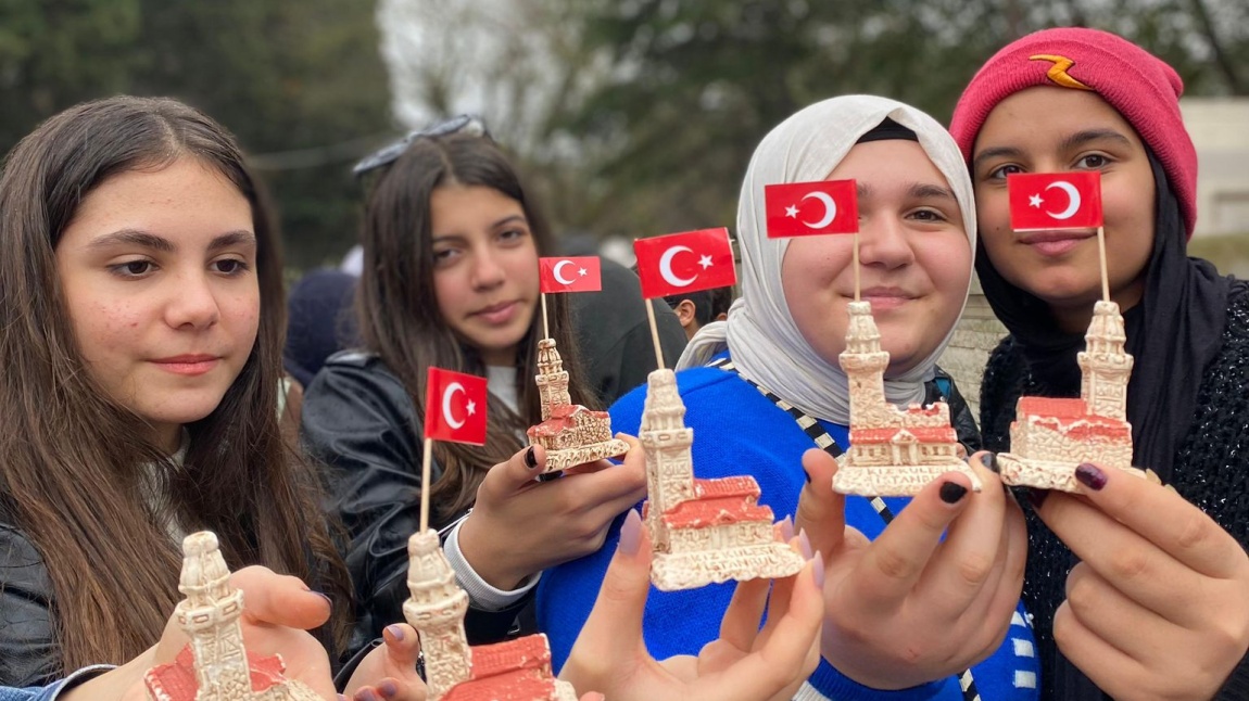 Öğrencilerimizden İstanbul'u Tanıyorum Şehitleri Anıyorum Gezisi